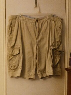 Men's Khaki Cargo Shorts with Multi-Pocket Utility